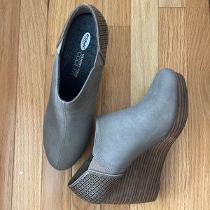 Dr. School’s Harlow taupe wedge booties 9.5